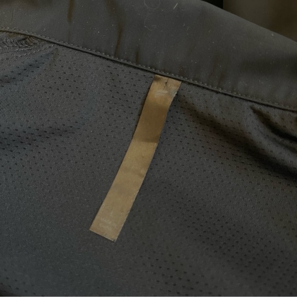 Fabletics Only Coach’s Button Water Resistant Jacket with Waist Elastics Size L - Picture 10 of 12